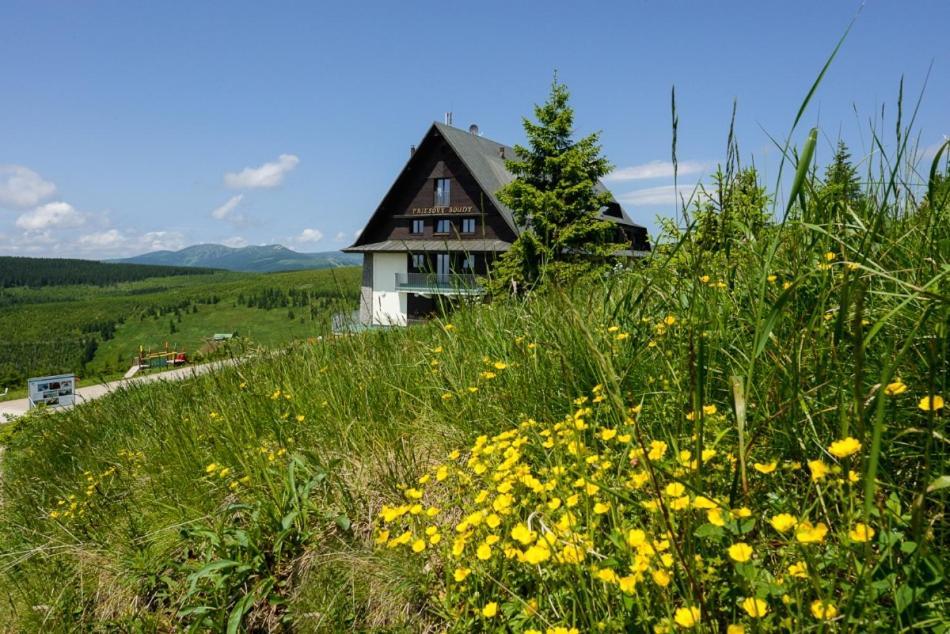Horsky Hotel Friesovy Boudy Strážné エクステリア 写真
